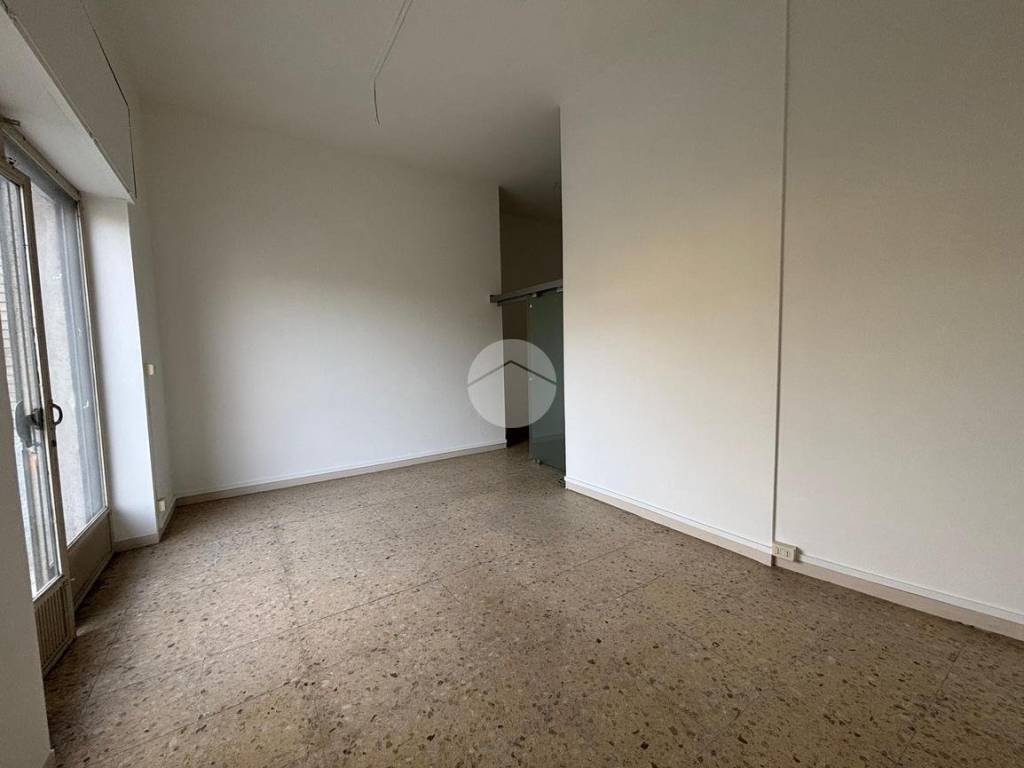 negozio in vendita a Bagnolo Piemonte