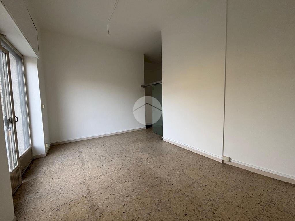 negozio in vendita a Bagnolo Piemonte