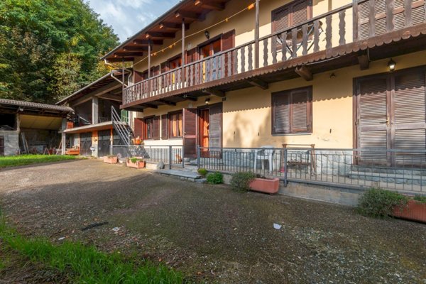 casale in vendita a Bagnolo Piemonte in zona Montoso