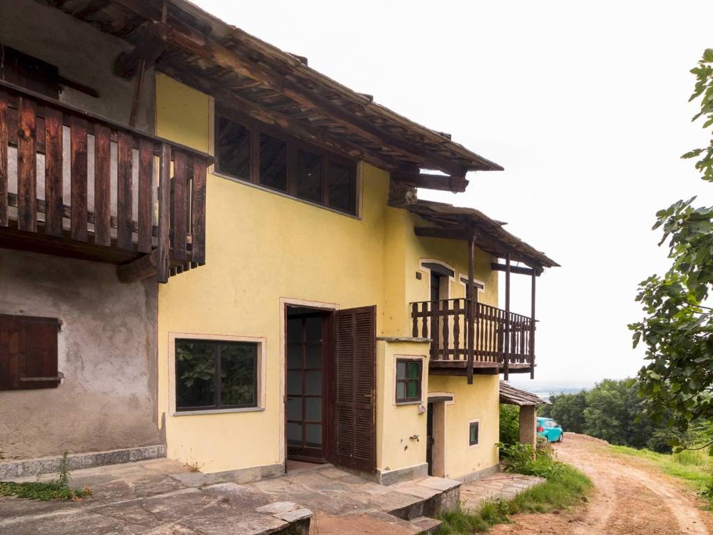 casale in vendita a Bagnolo Piemonte in zona Rucas