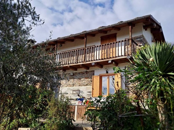 casa indipendente in vendita a Bagnolo Piemonte