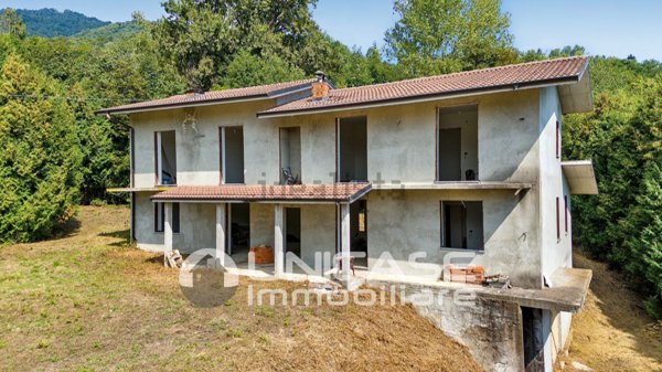 casa indipendente in vendita a Bagnolo Piemonte