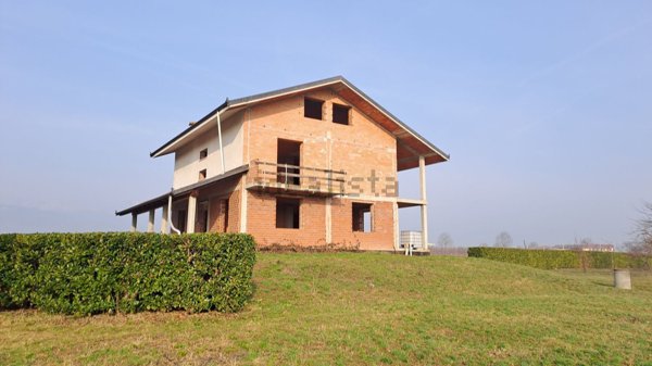 casa indipendente in vendita a Bagnolo Piemonte