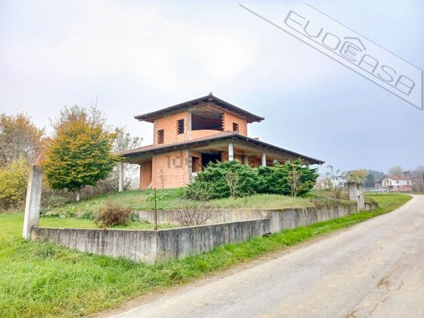 casa indipendente in vendita a Bagnolo Piemonte
