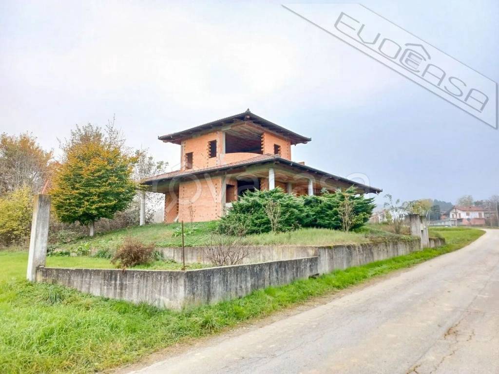 casa indipendente in vendita a Bagnolo Piemonte