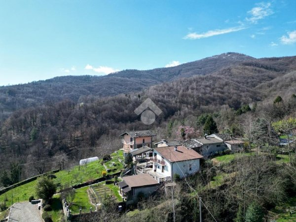 casa semindipendente in vendita a Bagnolo Piemonte in zona Rucas