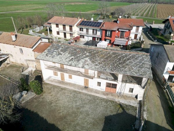casa indipendente in vendita a Bagnolo Piemonte in zona Rucas