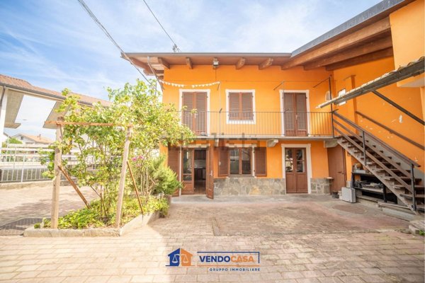 casa indipendente in vendita a Bagnolo Piemonte