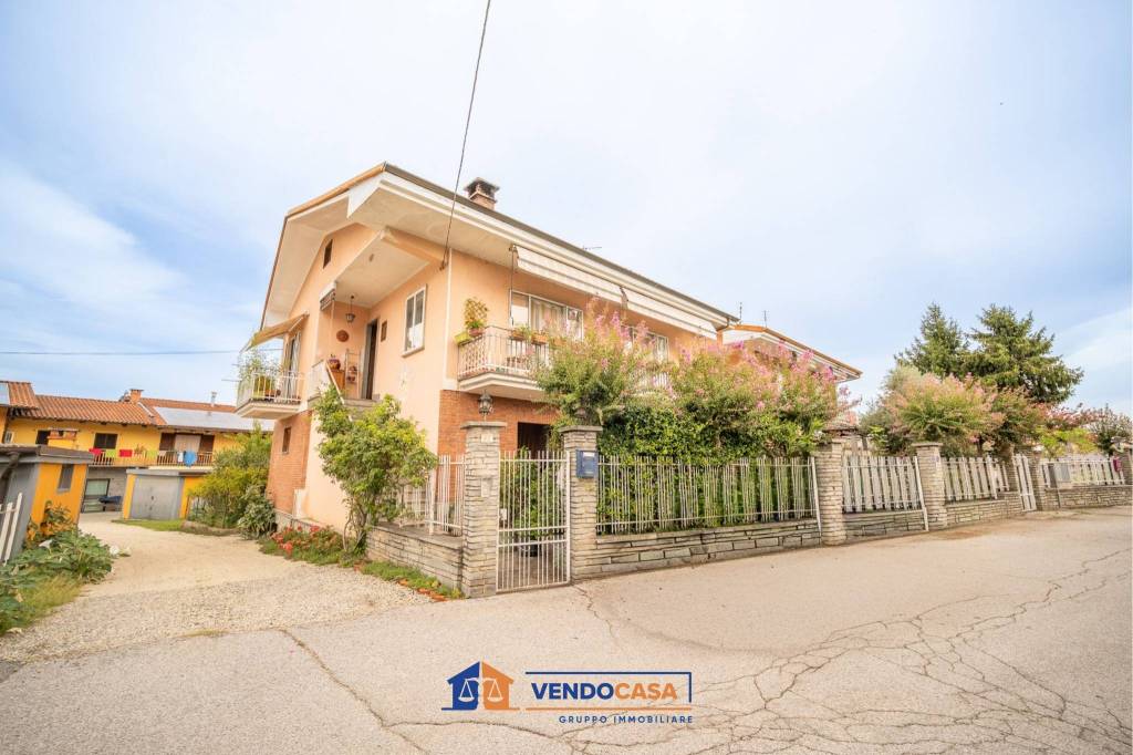 casa indipendente in vendita a Bagnolo Piemonte