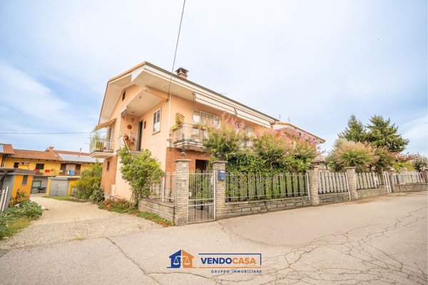 casa indipendente in vendita a Bagnolo Piemonte