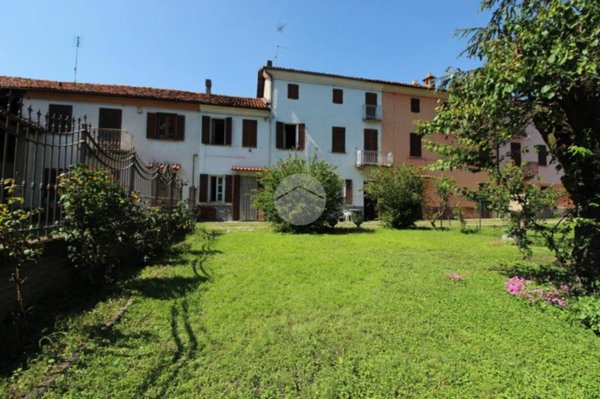 casale in vendita a Baldissero d'Alba