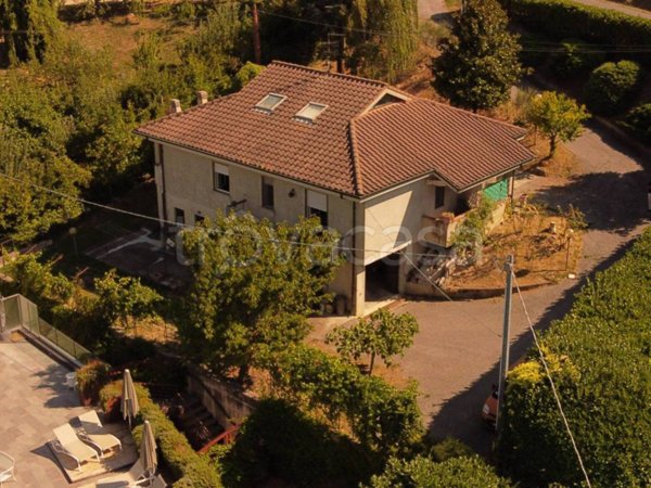 casa indipendente in vendita a Barbaresco