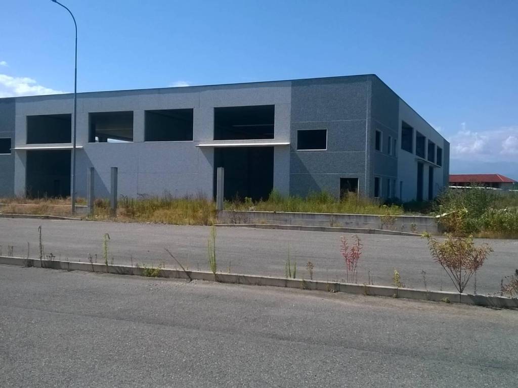 locale commerciale in vendita a Barge