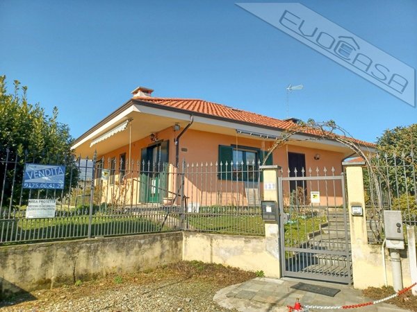 casa indipendente in vendita a Barge