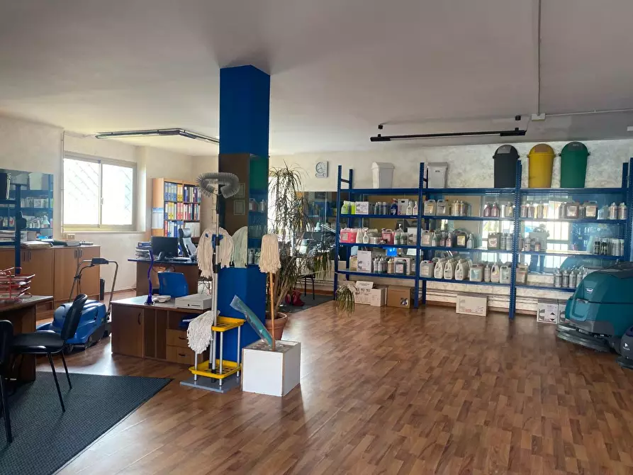 negozio in vendita a Barge