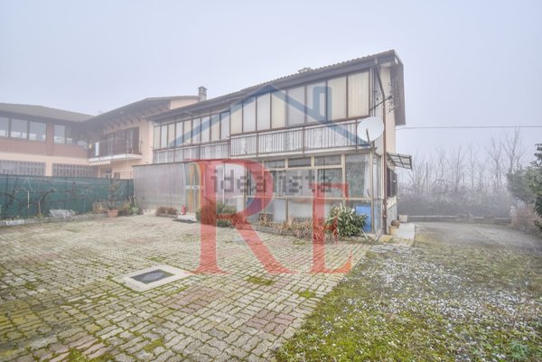 esavano in vendita a Barge