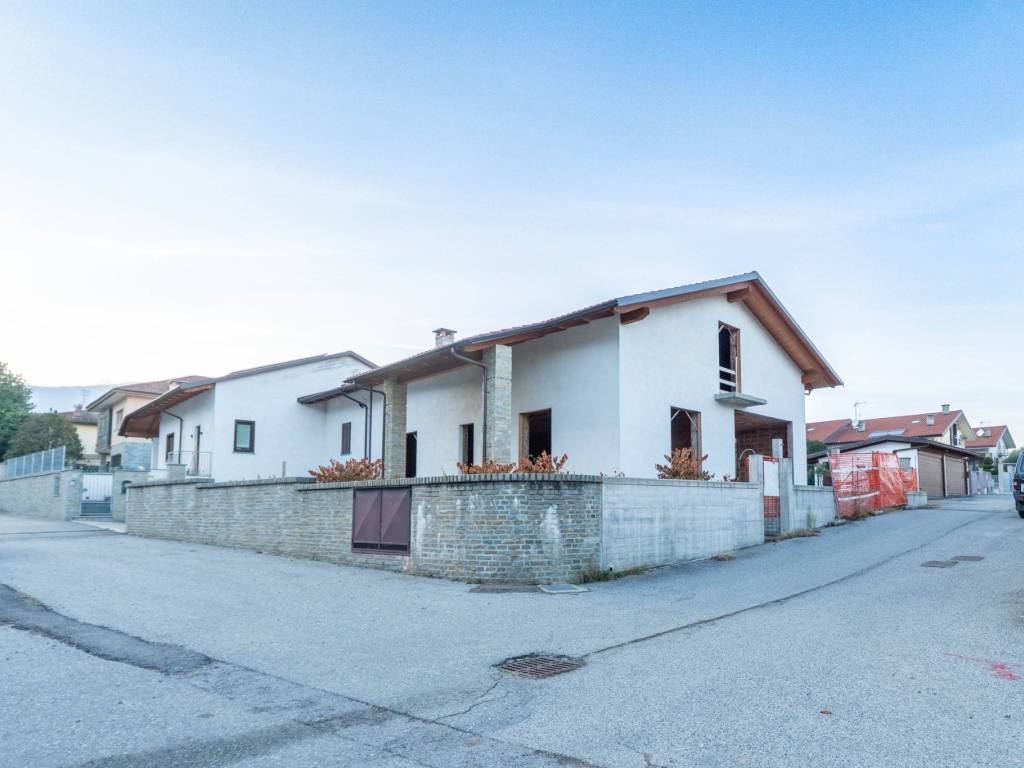 casa indipendente in vendita a Barge