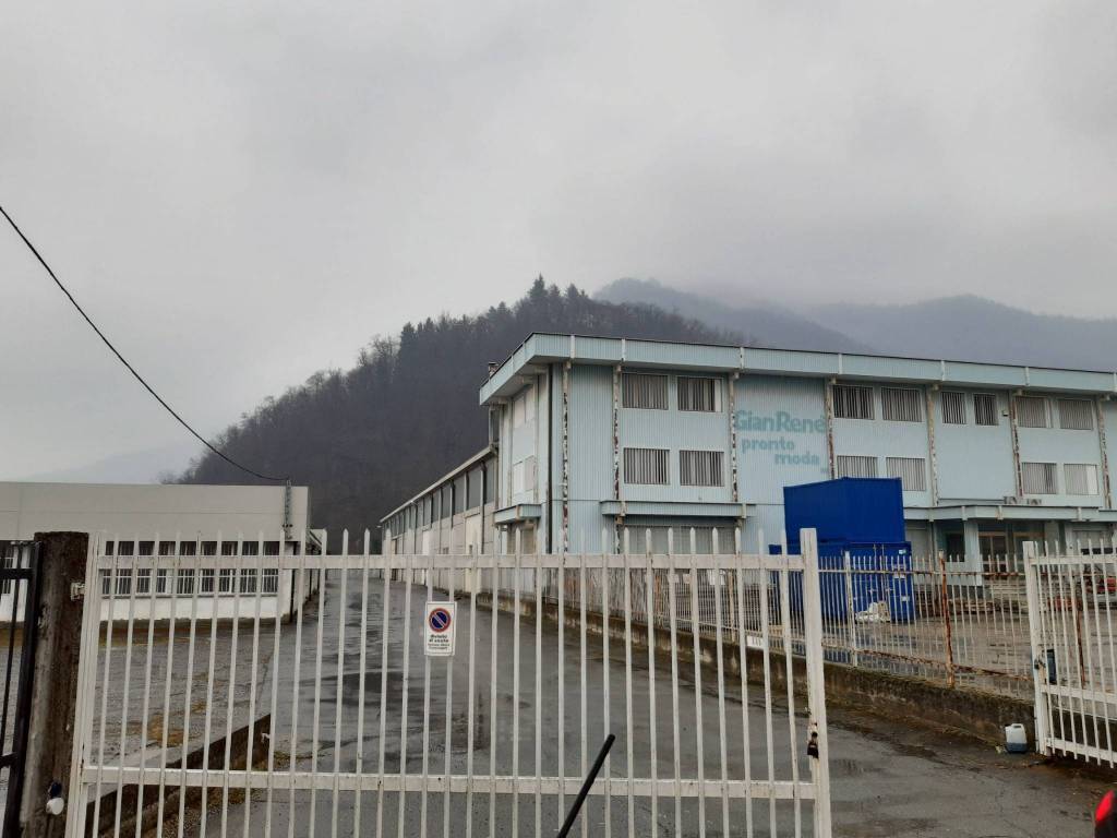 locale commerciale in vendita a Barge