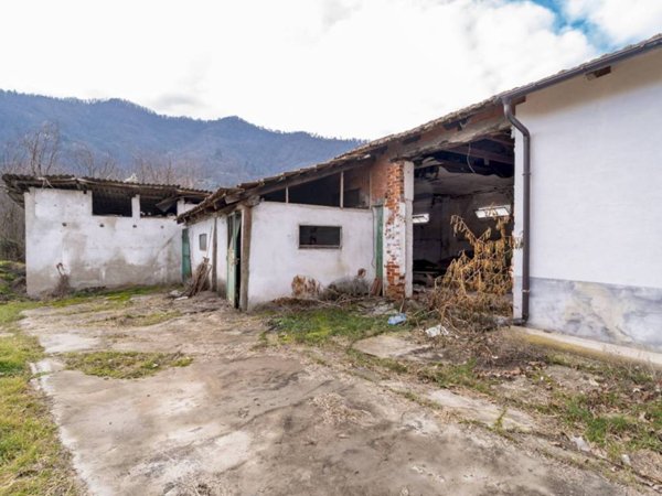 locale commerciale in vendita a Barge