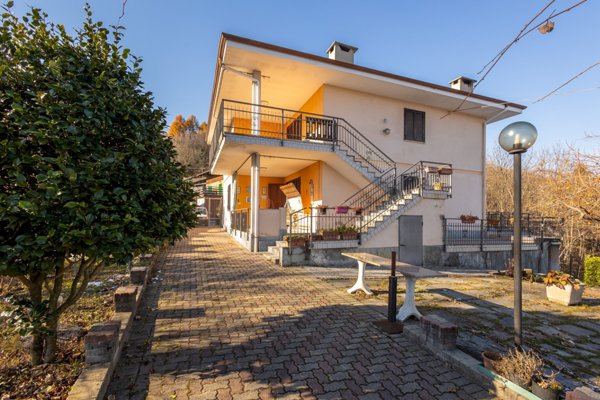 casa indipendente in vendita a Barge