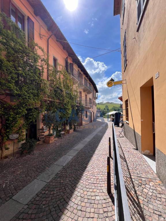 negozio in vendita a Barolo