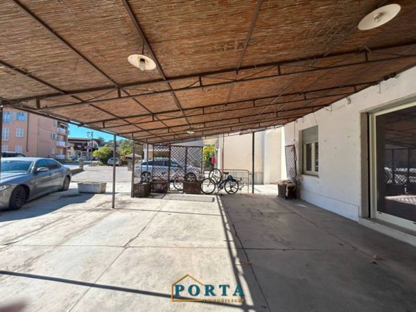 locale commerciale in vendita a Barolo