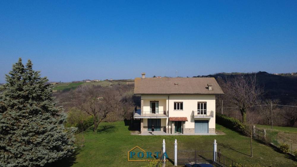 casa indipendente in vendita a Barolo