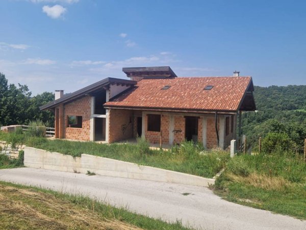 casa indipendente in vendita a Battifollo