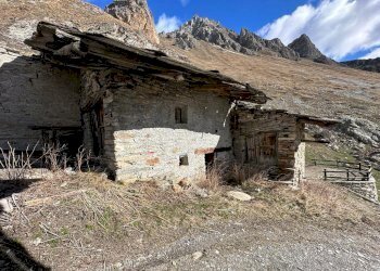 casale in vendita a Bellino