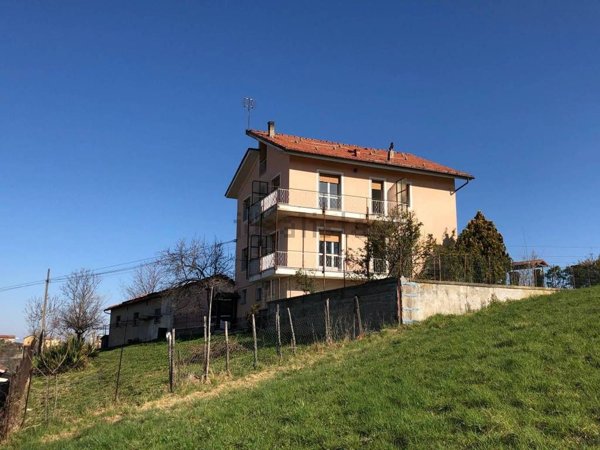 casa indipendente in vendita a Belvedere Langhe