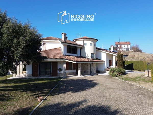 casa indipendente in vendita a Belvedere Langhe