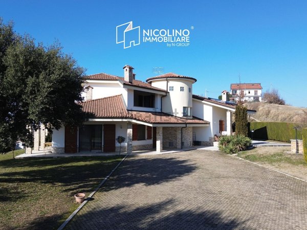 casa indipendente in vendita a Belvedere Langhe