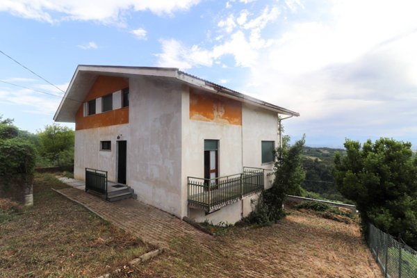 casa indipendente in vendita a Belvedere Langhe