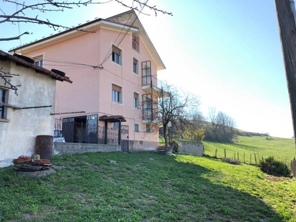 casa indipendente in vendita a Belvedere Langhe