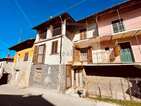 casa indipendente in vendita a Belvedere Langhe
