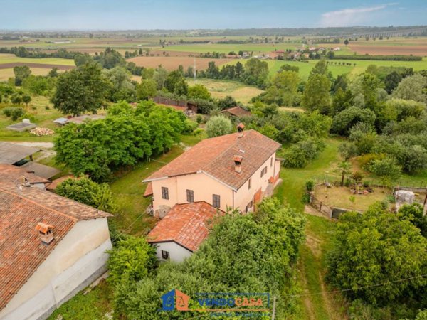 casa indipendente in vendita a Bene Vagienna in zona Gorra