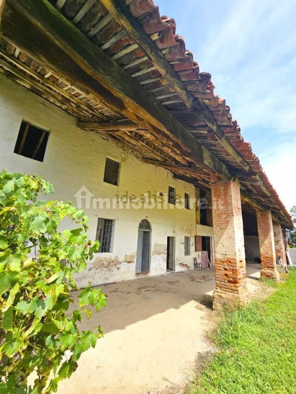 casale in vendita a Bene Vagienna in zona San Bernardo