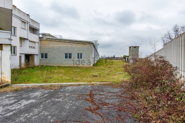 capannone in vendita a Bene Vagienna in zona Buretto