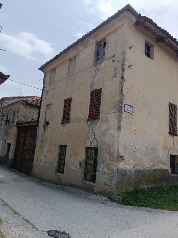 esavano in vendita a Bene Vagienna