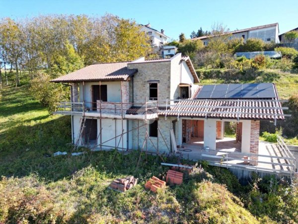 casa indipendente in vendita a Benevello