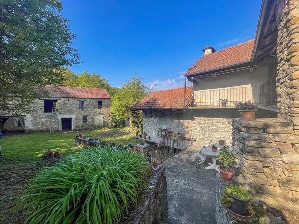 casale in vendita a Bergolo