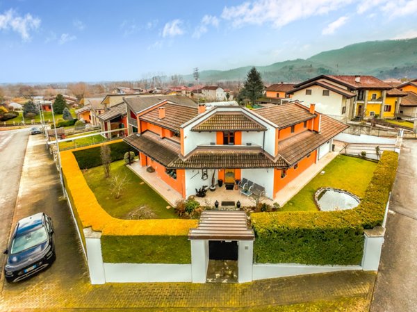 casa indipendente in vendita a Bernezzo