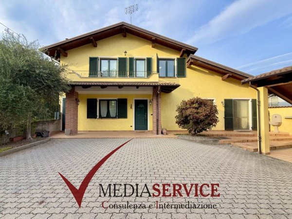 casa indipendente in vendita a Bernezzo