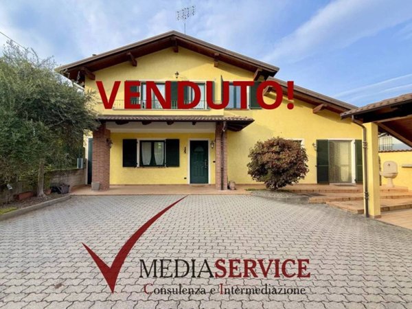 casa indipendente in vendita a Bernezzo