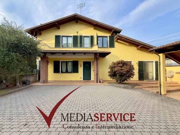 casa indipendente in vendita a Bernezzo