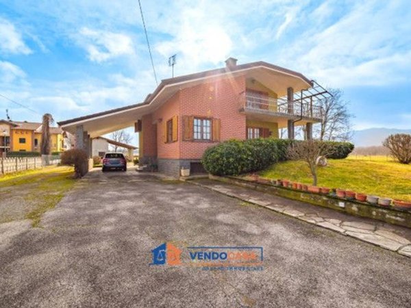 casa indipendente in vendita a Bernezzo