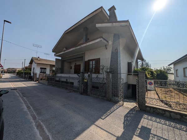 casa indipendente in vendita a Borgo San Dalmazzo