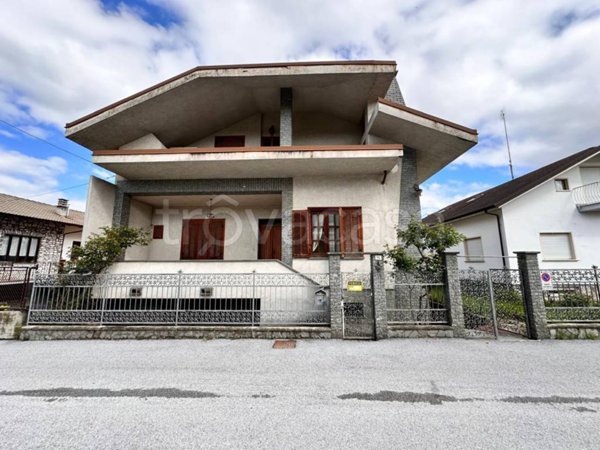 casa indipendente in vendita a Borgo San Dalmazzo