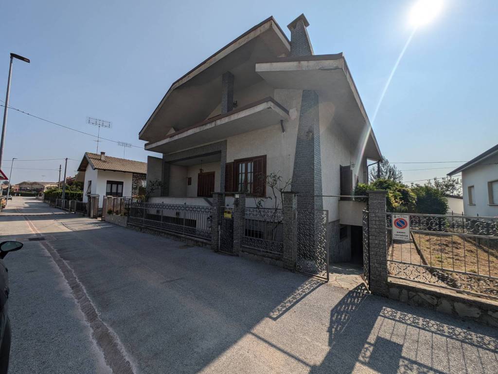 casa indipendente in vendita a Borgo San Dalmazzo