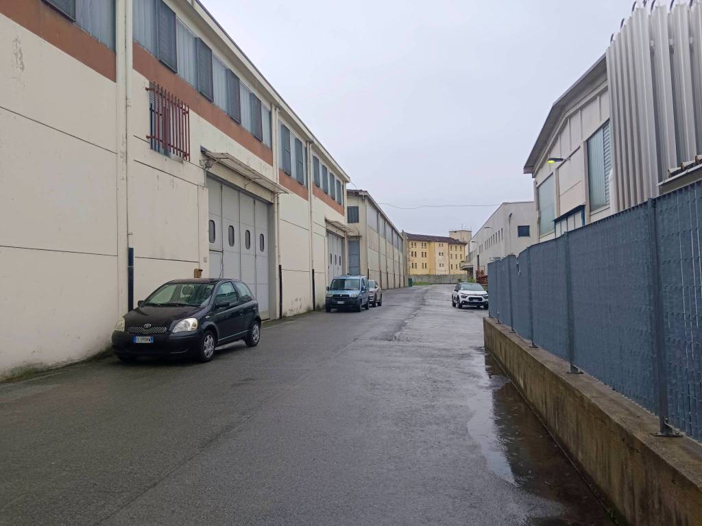 locale commerciale in vendita a Borgo San Dalmazzo